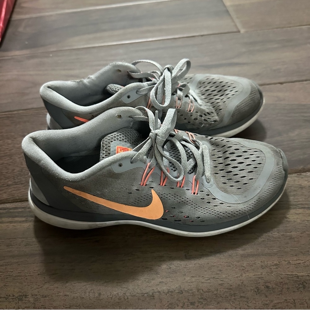 Nike Gray and Peach Running Sneakers